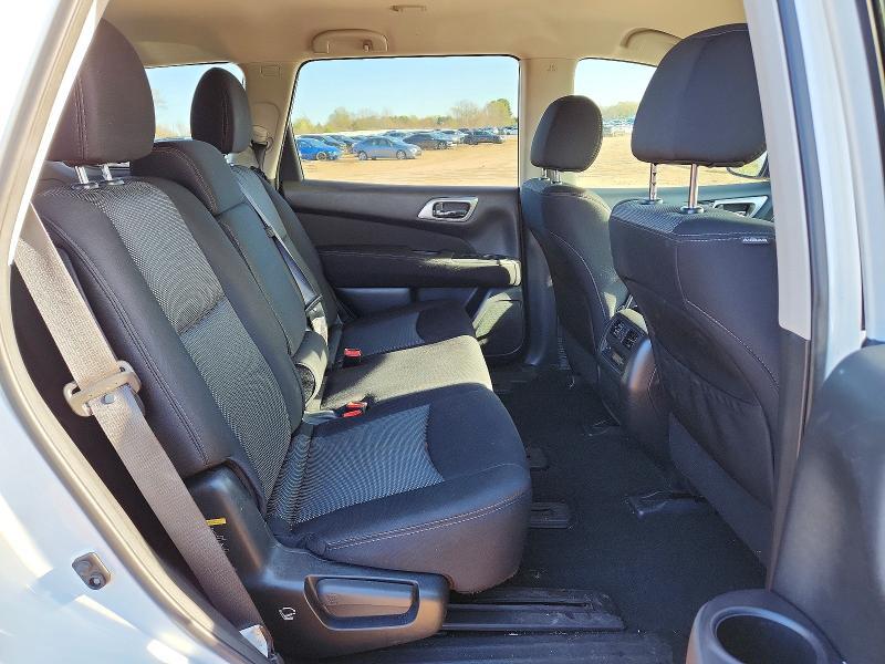 2017 Nissan Pathfinder sv