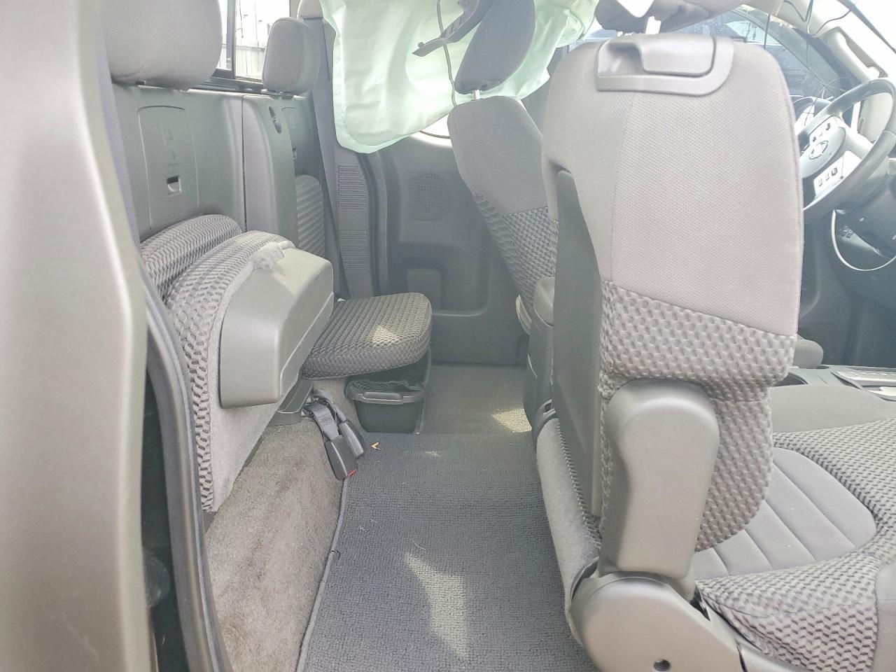 2013 Nissan Frontier SV V6