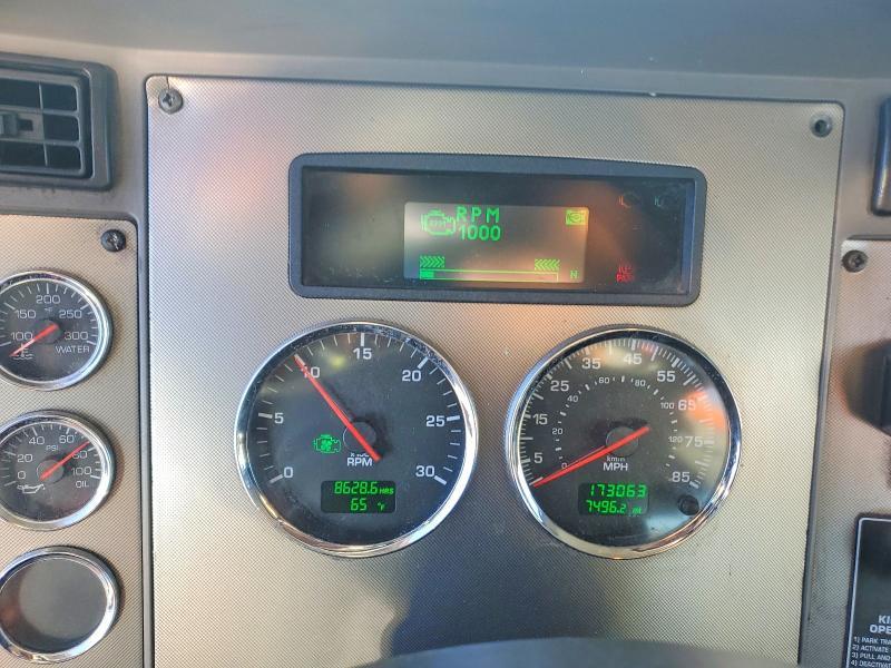 2015 Kenworth T300 Semi Truck