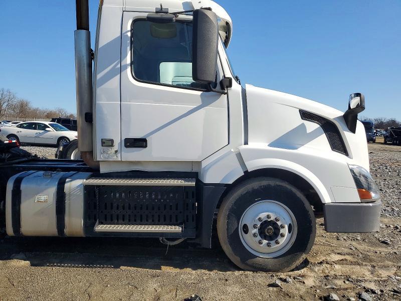 2016 Volvo VNL Semi Truck