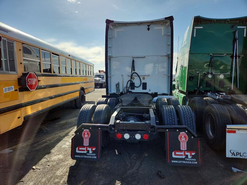2020 Kenworth T680 Semi Truck