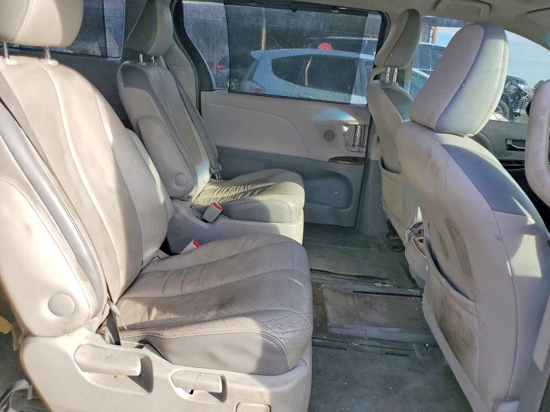 2014 Toyota Sienna Limited 7-passenger