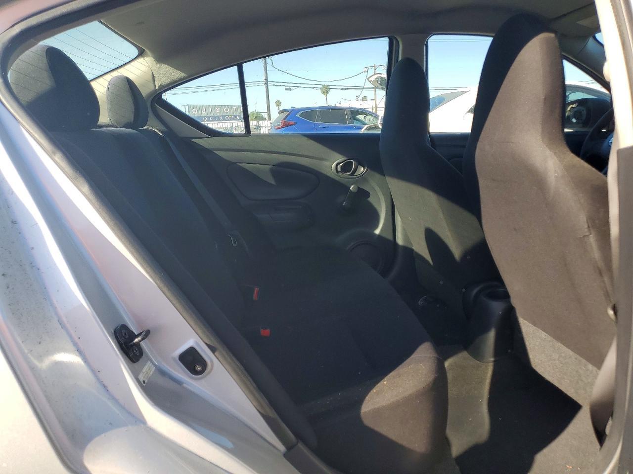 2013 Nissan Versa 1.6 s