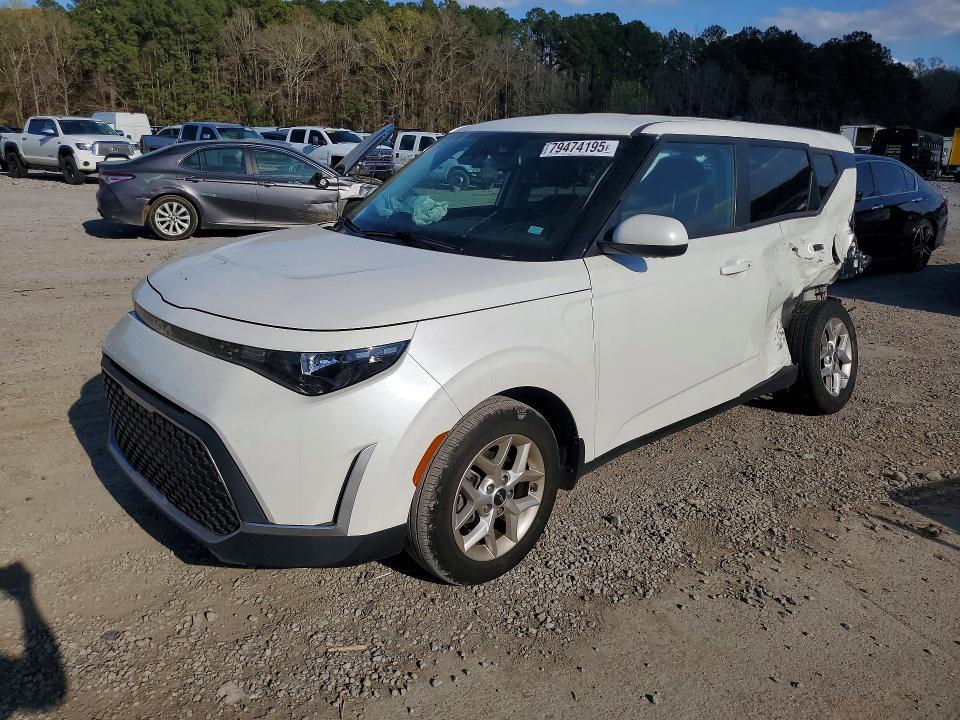 2023 KIA Soul s