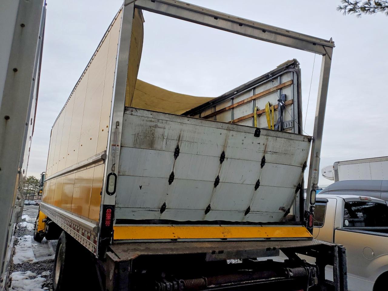 2017 Freightliner Business Class M2 BOX Truck