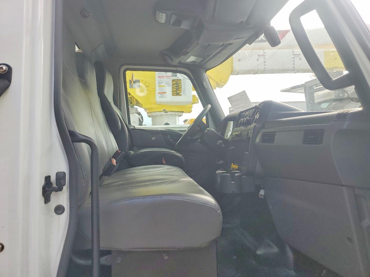 2024 International MV607 BOX Truck