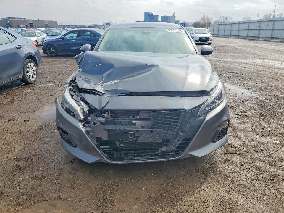2021 Niss Altima sv
