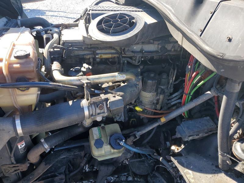 2013 Freightliner Cascadia Semi Truck