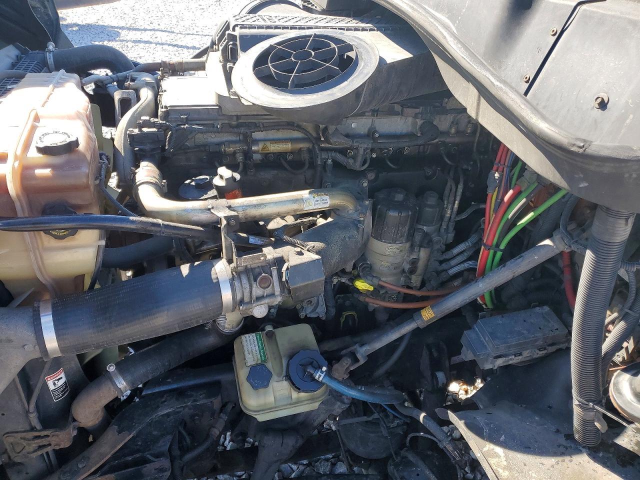 2013 Freightliner Cascadia Semi Truck