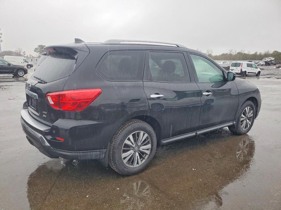 2020 Nissan Pathfinder sv