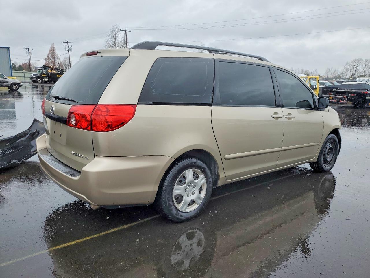 2010 Toyota Sienna ce 7-passenger