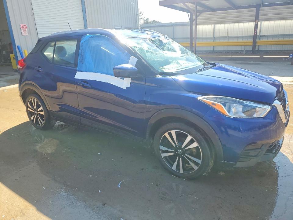 2020 Nissan Kicks sv