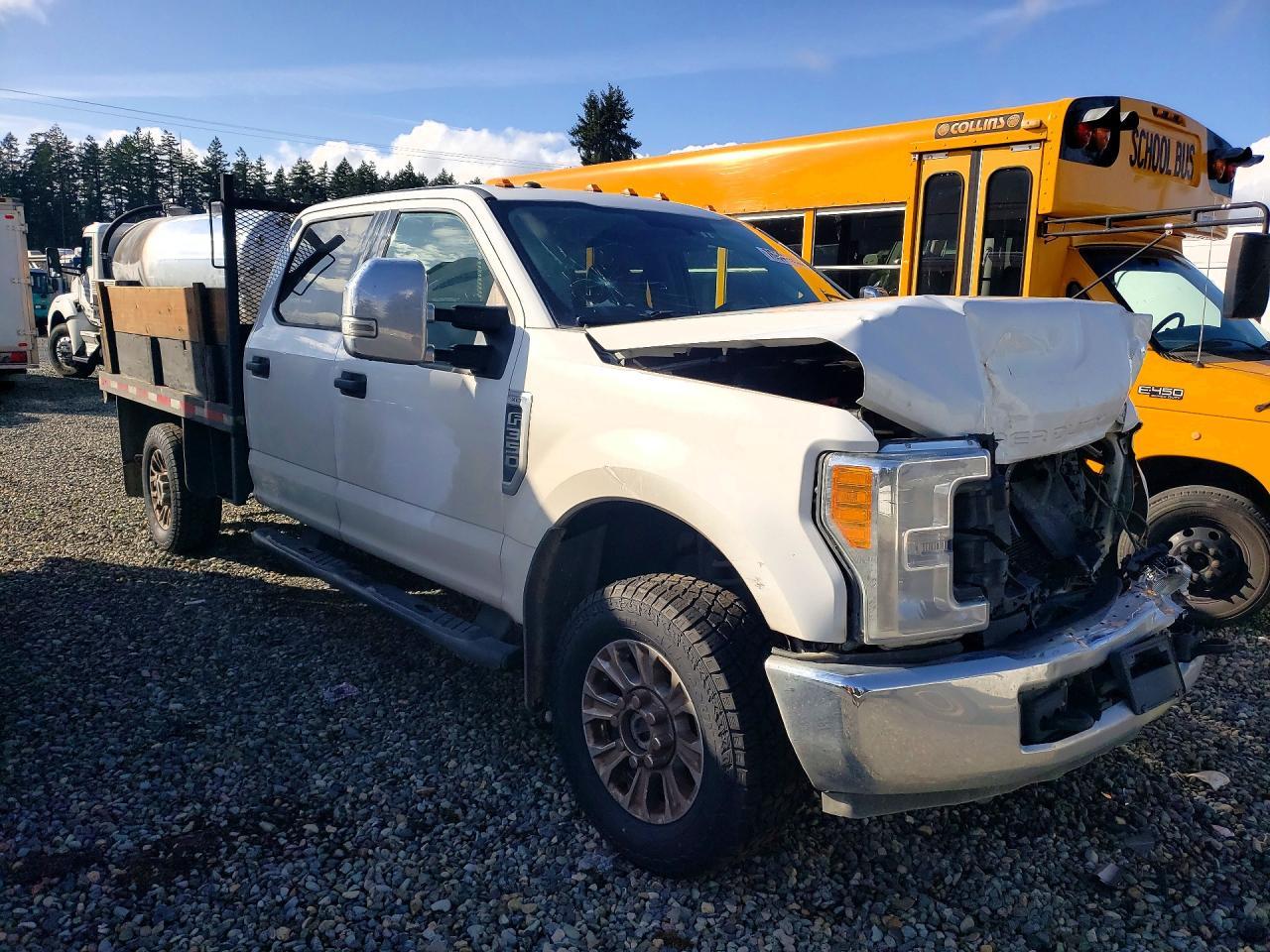2017 Ford F350 Super Duty Flatbed Truck