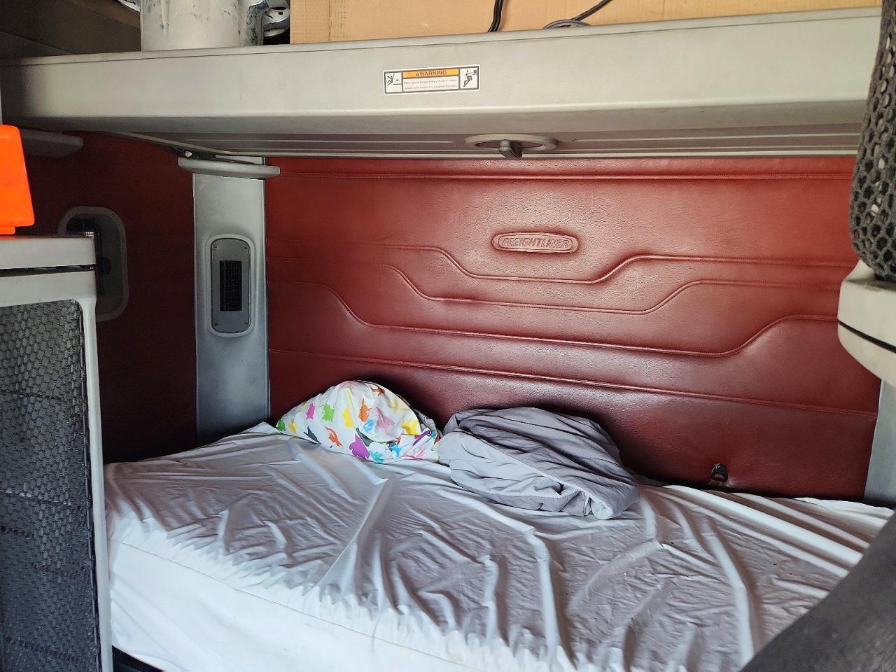 2008 Freightliner Conventional Columbia