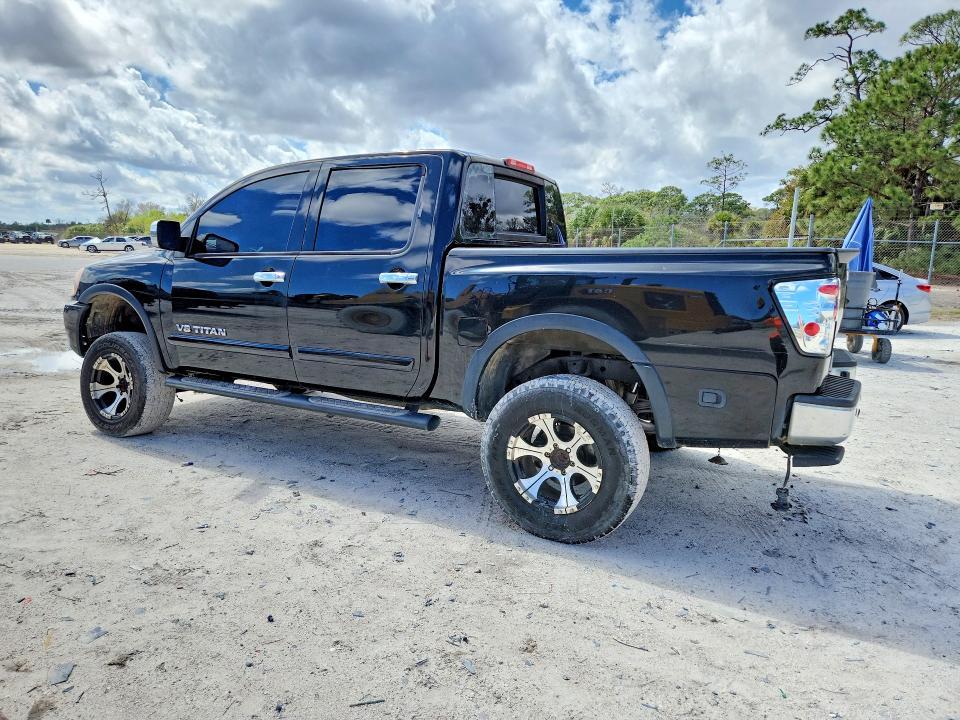 2015 Nissan Titan SV