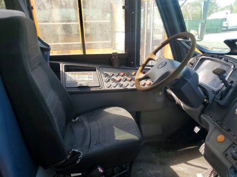 2010 Freightliner 2010 Thomas SAF-T-LINER C2-School Bus