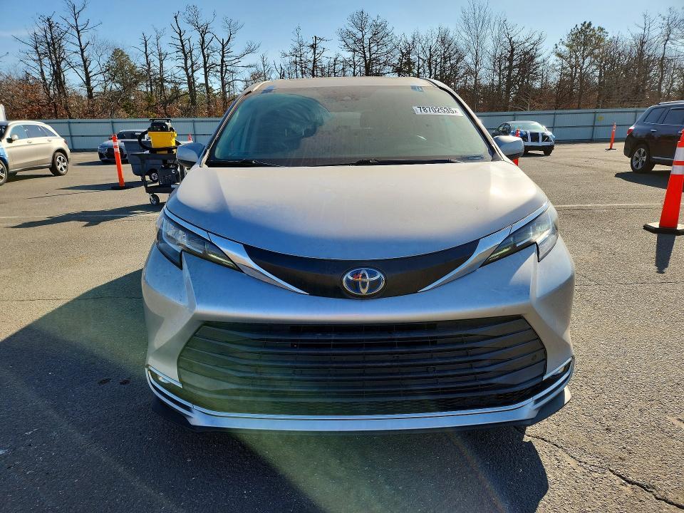 2021 Toyota Sienna xle 7-passenger