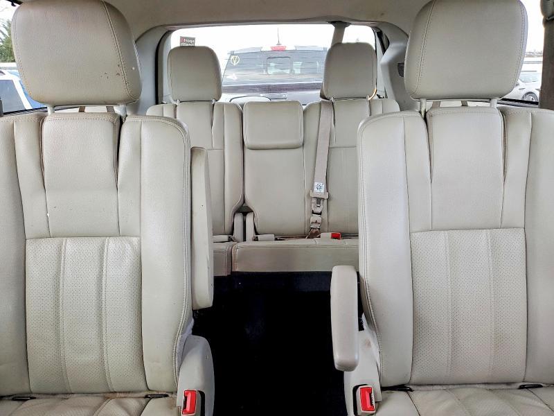 2013 Chrysler Town & Country Touring l