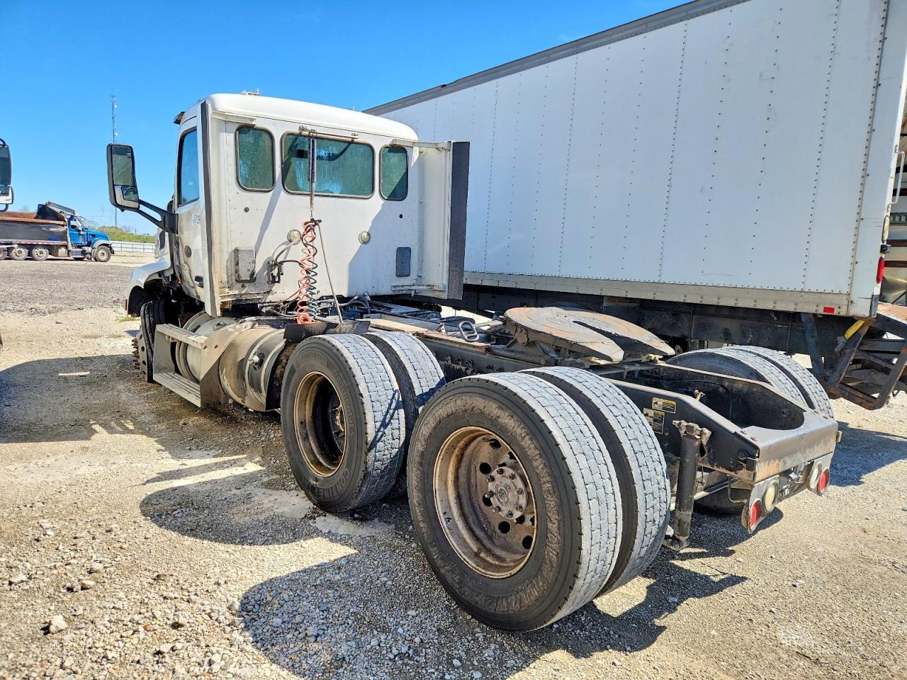 2017 Peterbilt 520 Semi Truck