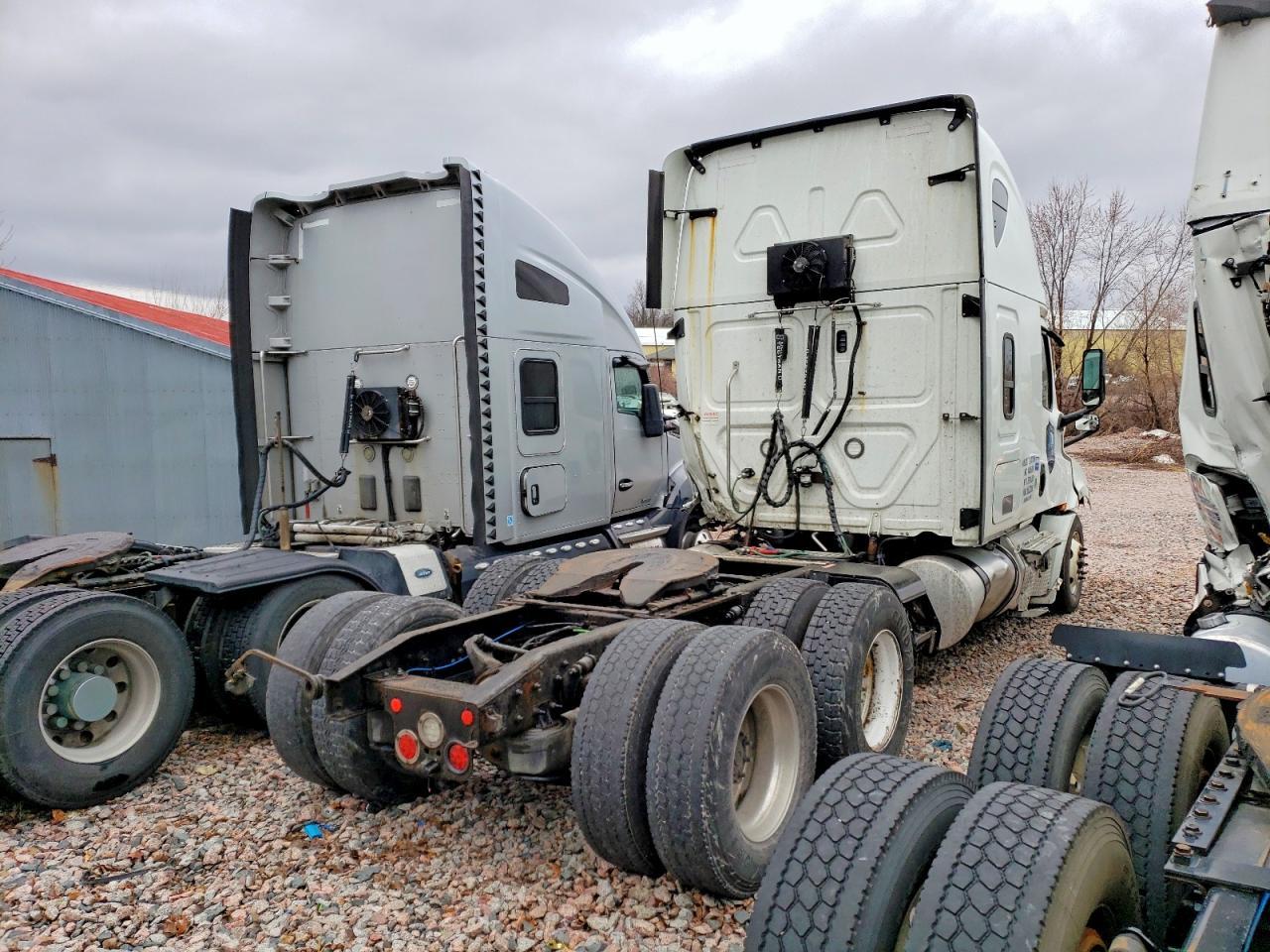 2020 Freigliner 2020 Freightliner Cascadia 126 Semi Truck