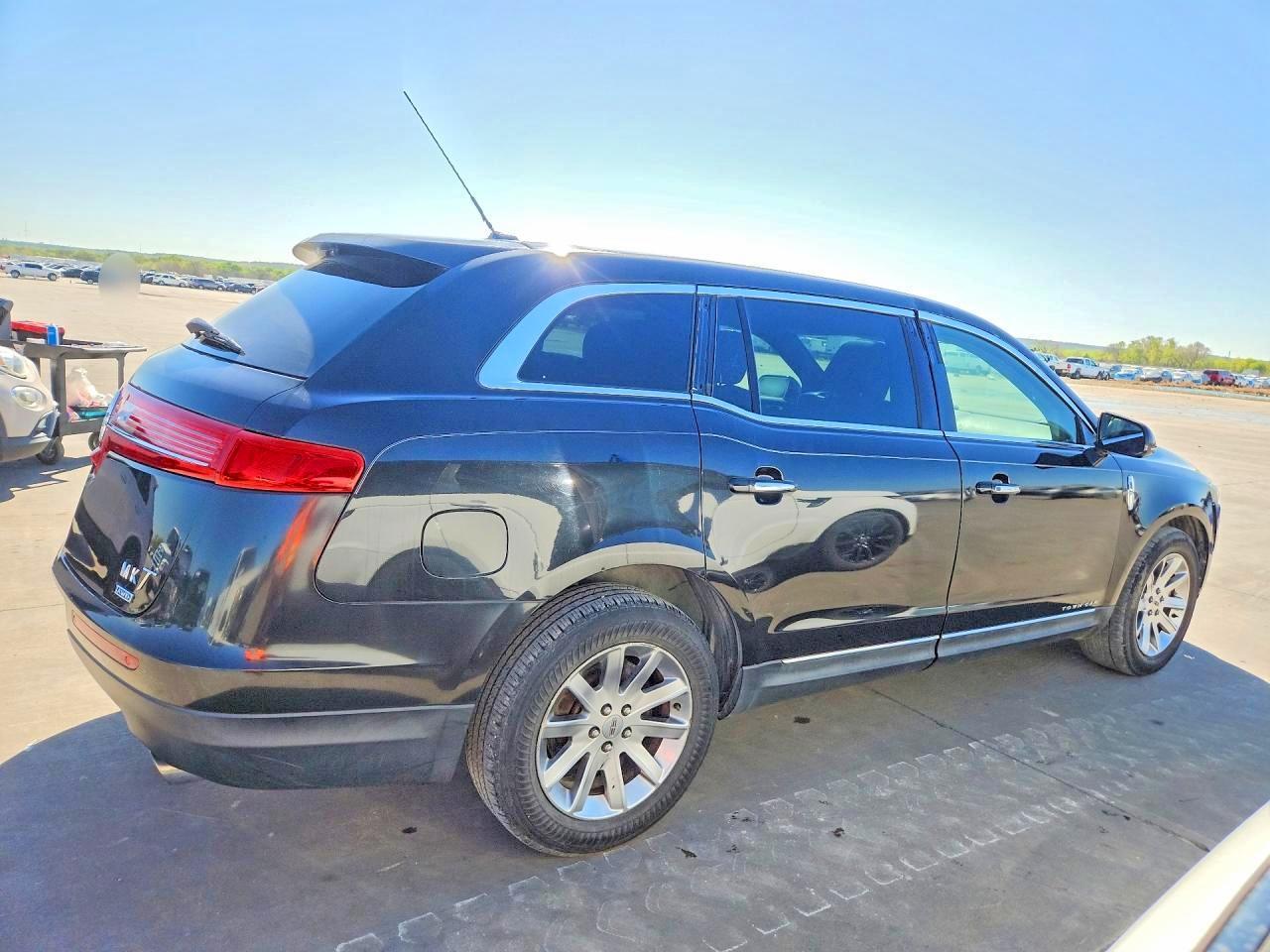 2013 Lincoln Townhouse MKT