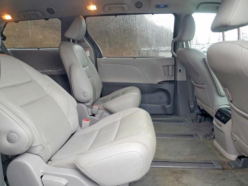 2018 Toyota Sienna xle 7-passenger