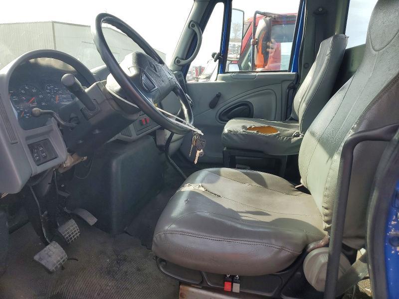 2003 International 4300 Semi Truck