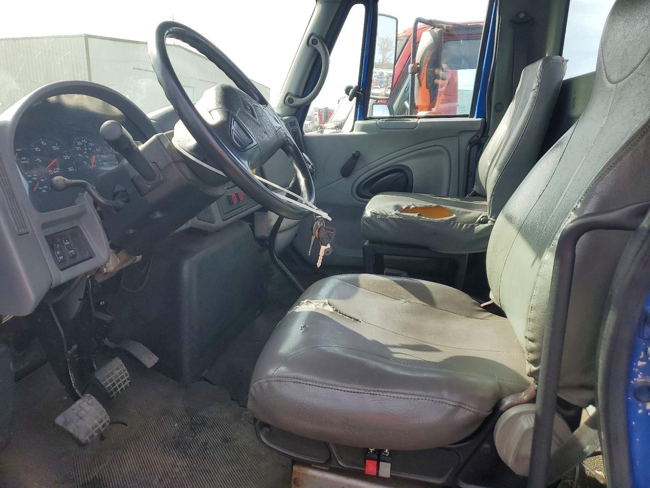 2003 International 4300 Semi Truck