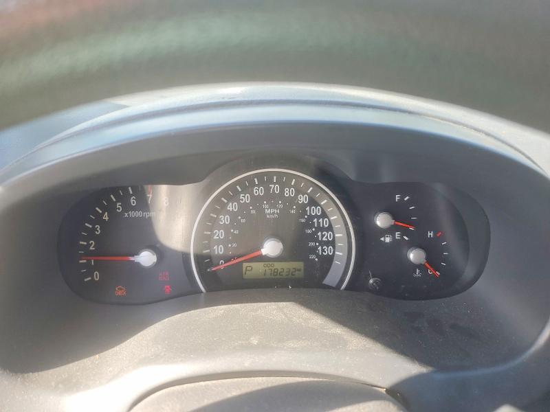 2010 KIA Sedona Base