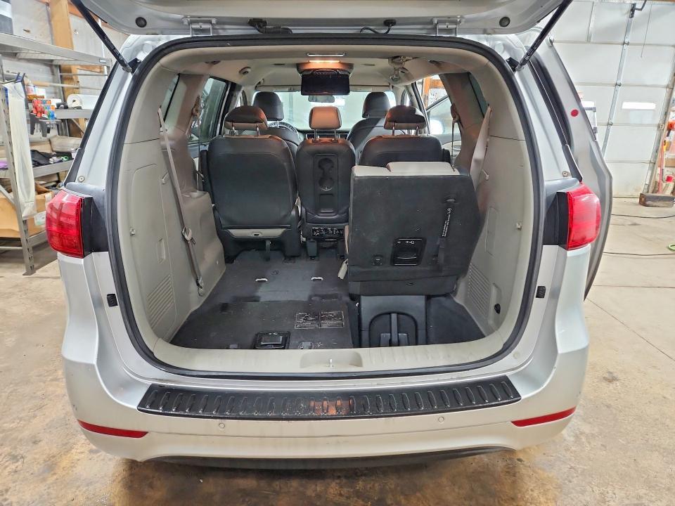 2017 KIA Sedona lx