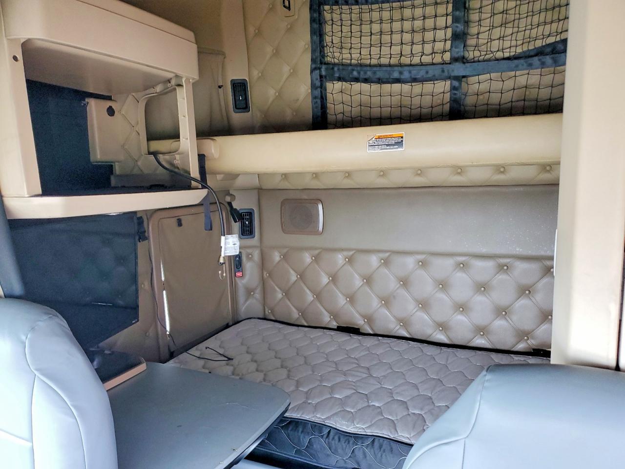 2019 Kenworth T680 Semi Truck
