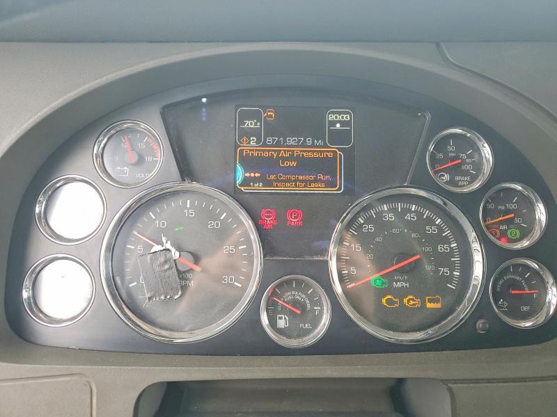 2015 Kenworth T680 Semi Truck