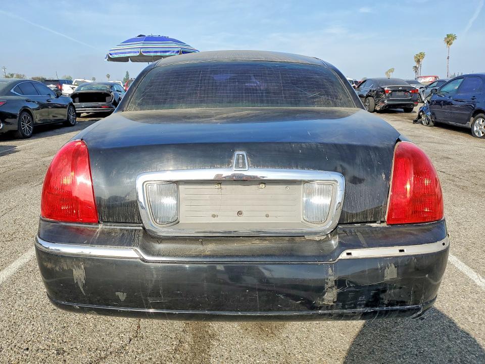 2011 Lincoln Town car Signature Limited