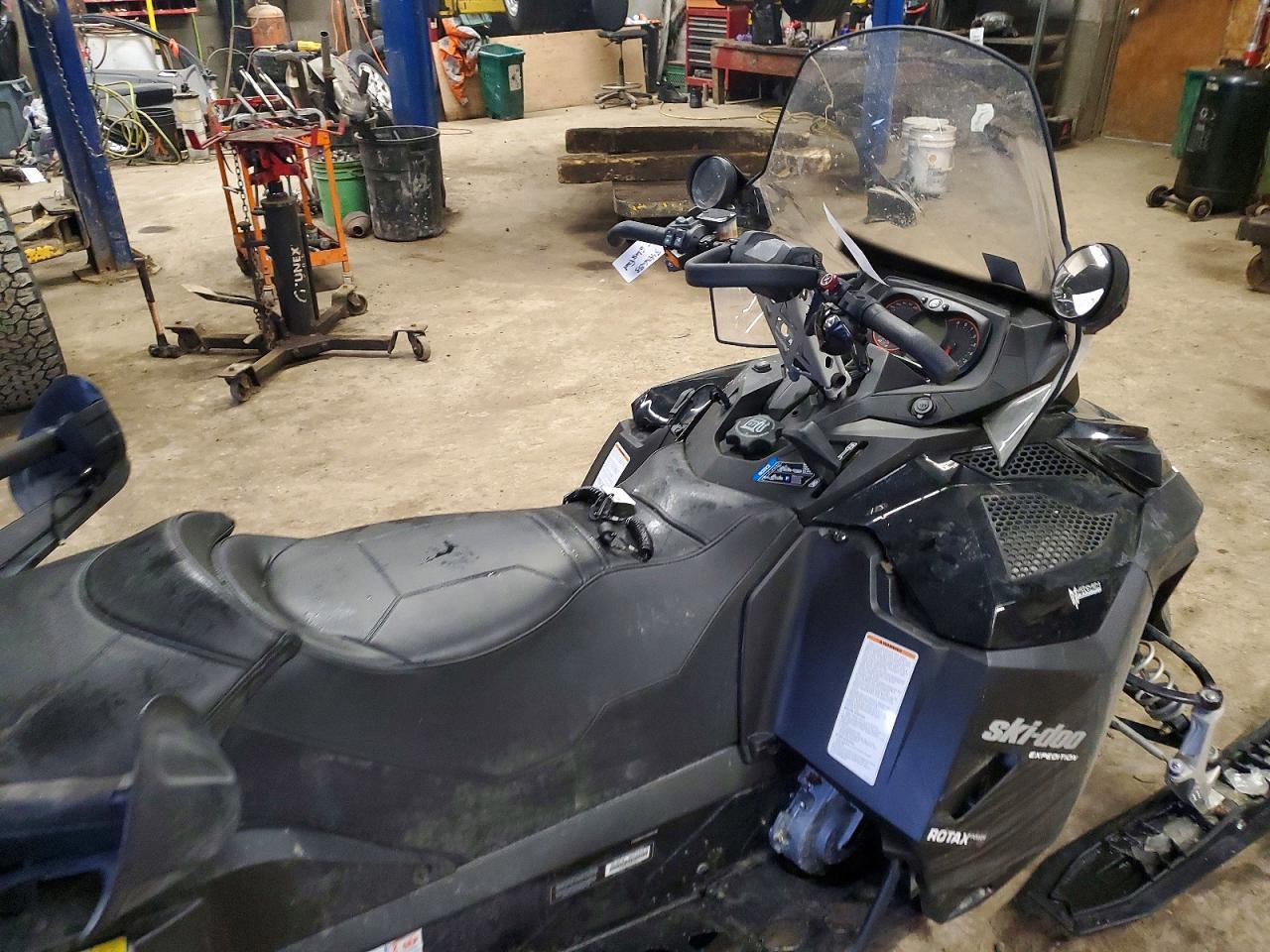 2016 Skidoo Snowmobile