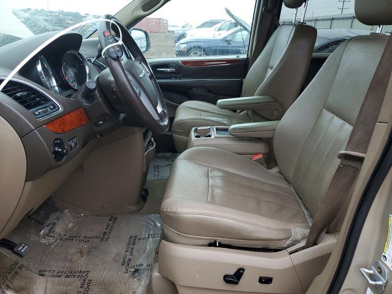 2013 Chrysler Town & Country Touring l