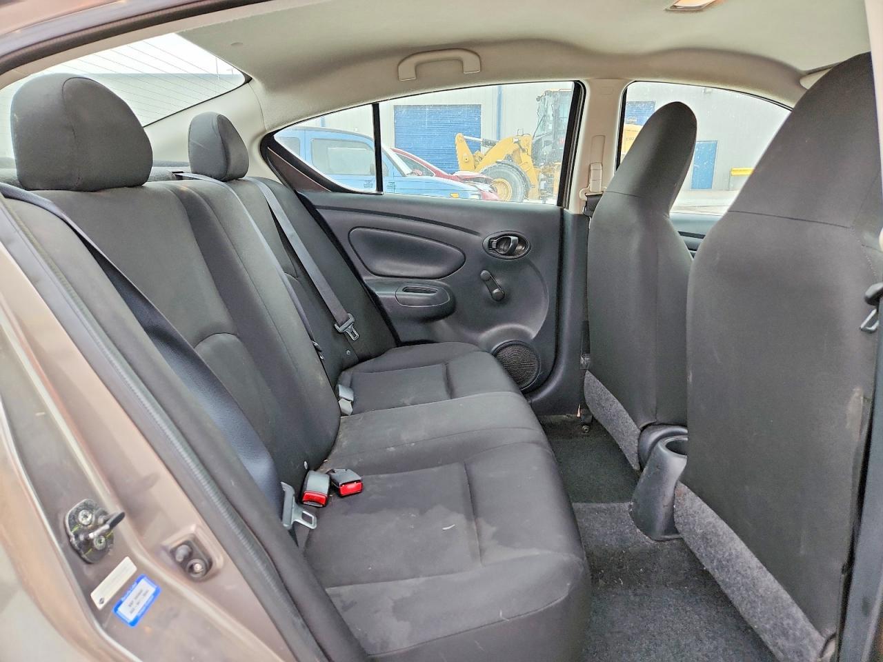 2015 Nissan Versa 1.6 s Plus