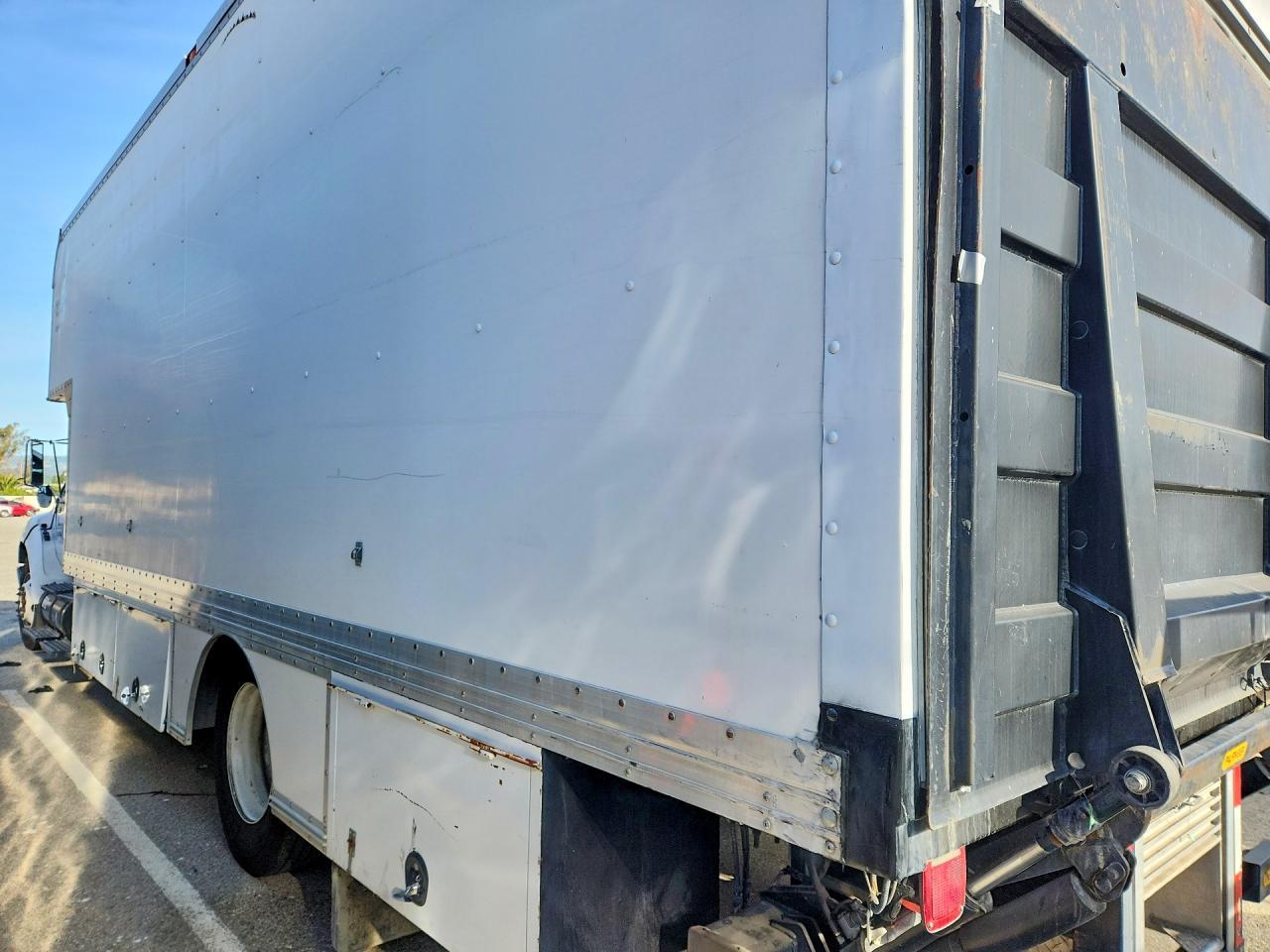 2015 Ford F650 Super Duty BOX Truck