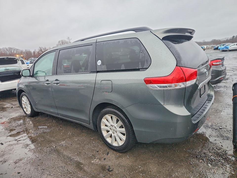 2014 Toyota Sienna Limited 7-passenger