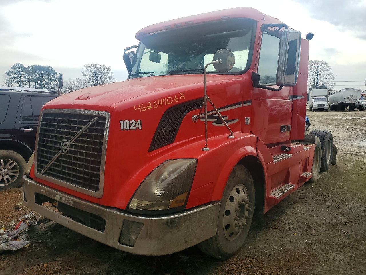 2010 Volvo VNL Semi Truck