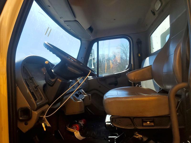 2019 Freightliner Business Class M2 BOX Truck