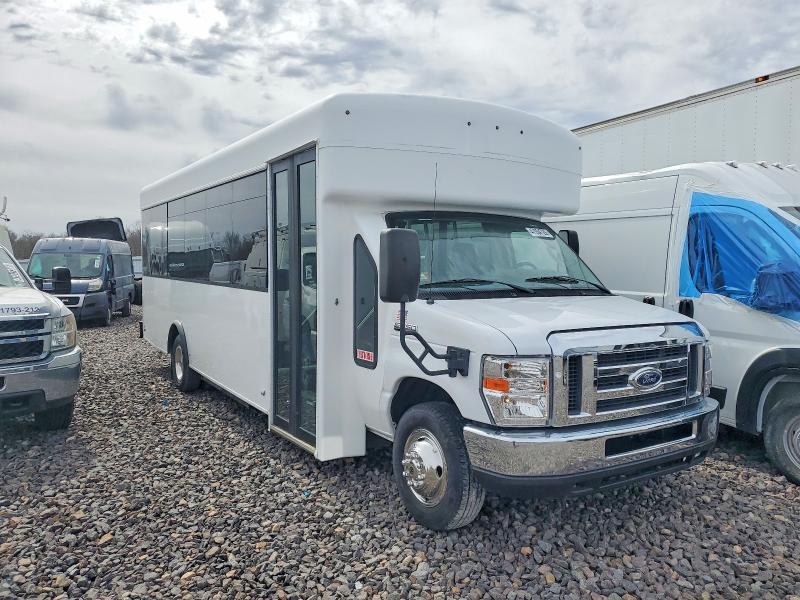 2017 Ford E450 Shuttle bus