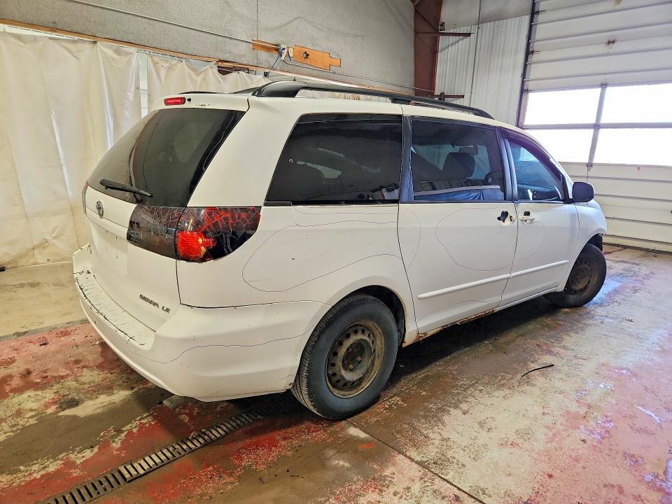 2004 Toyota Sienna le 7 Passenger