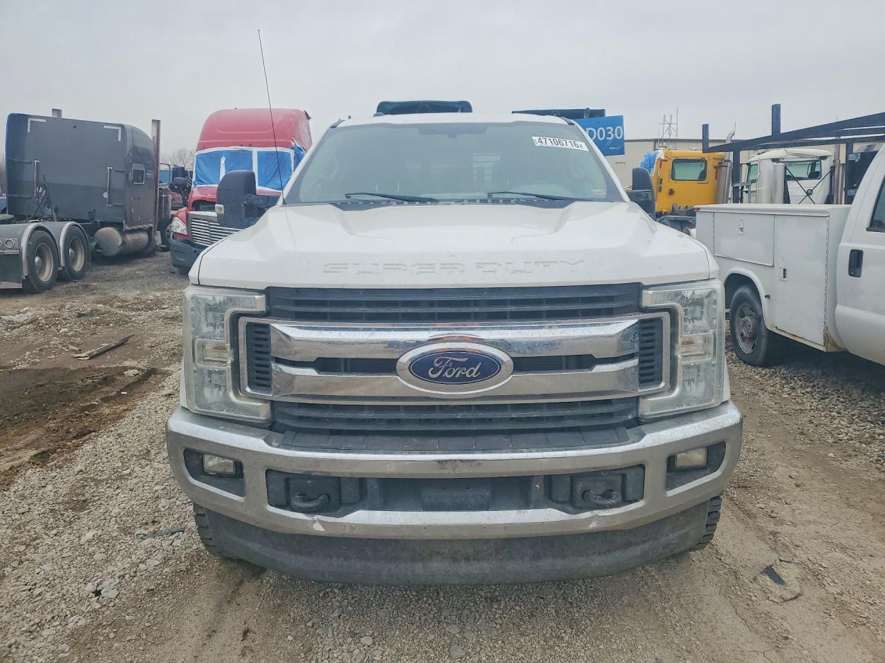 2017 Ford F350 Super Duty Flatbed Truck