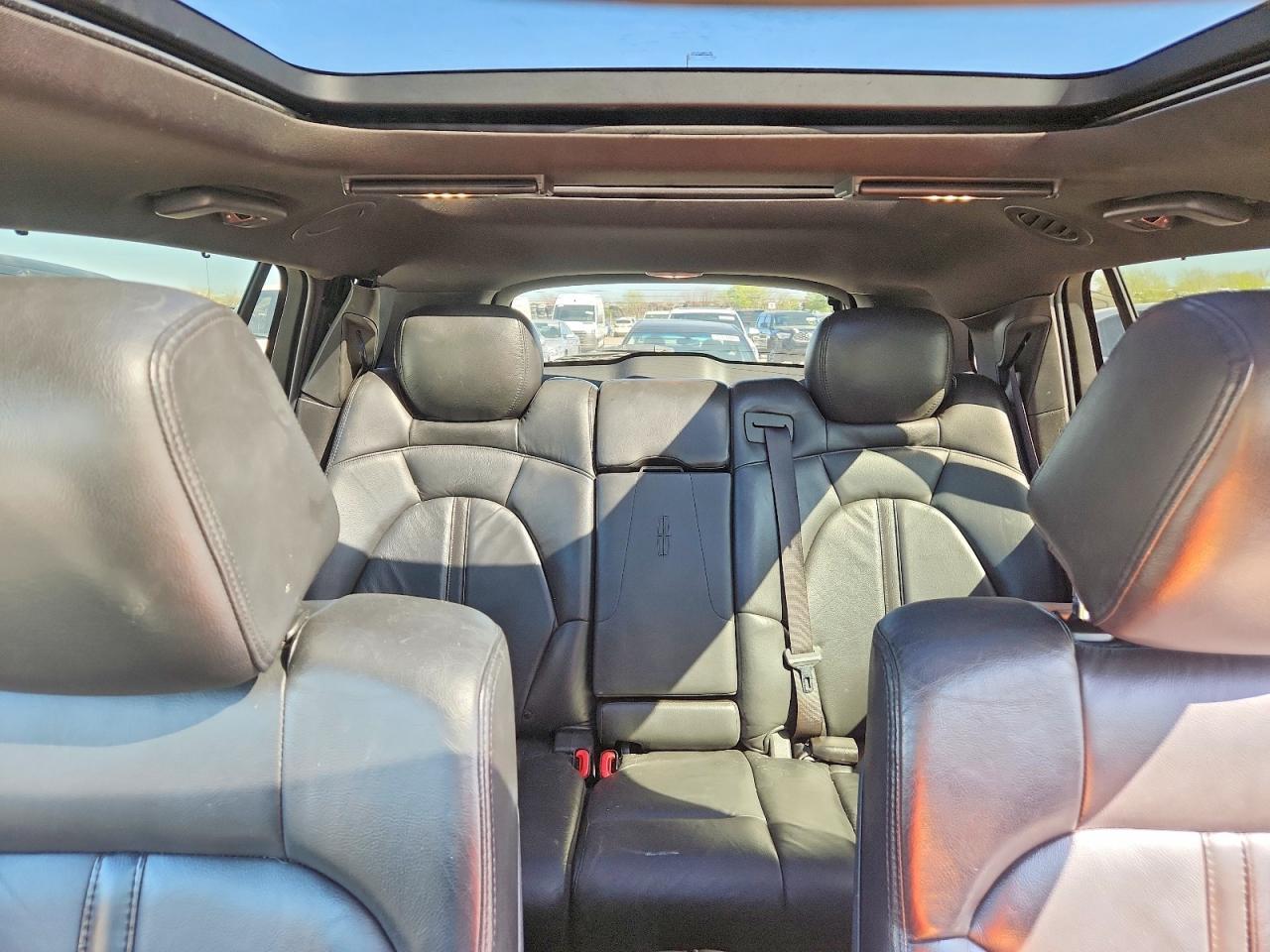 2013 Lincoln Townhouse MKT