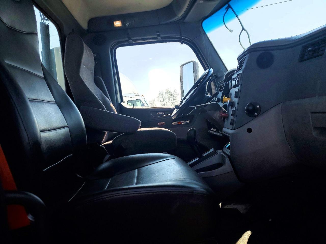 2016 Peterbilt 579 Semi Truck