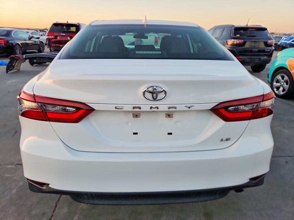 2021 Toyota Camry le