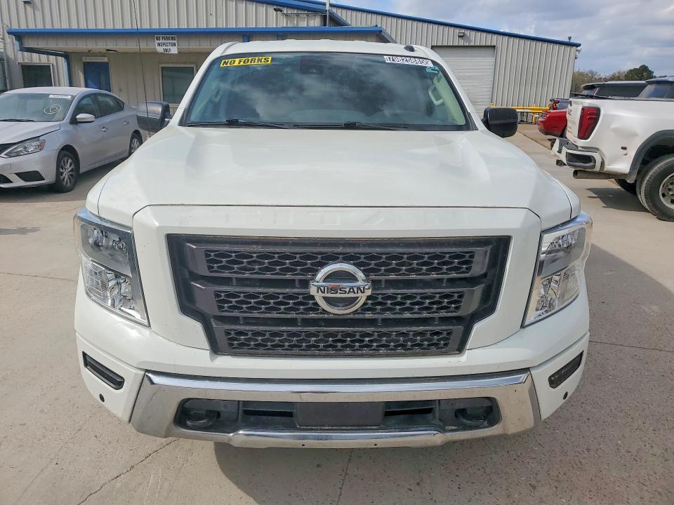 2021 Nissan Titan sv