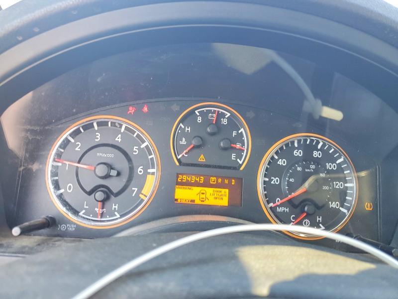 2011 Nissan Armada sv