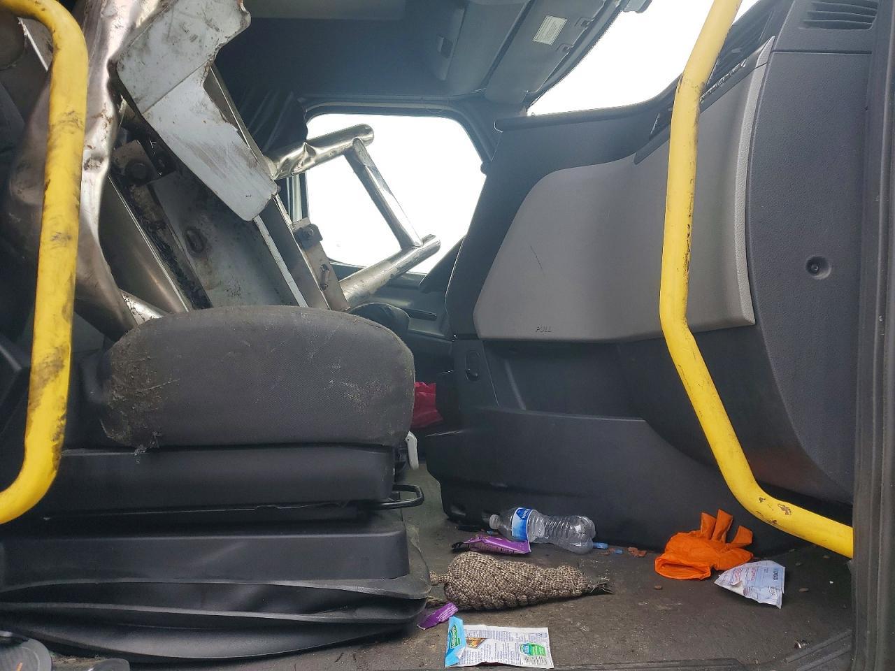 2020 Freightliner Cascadia 126 Semi Truck