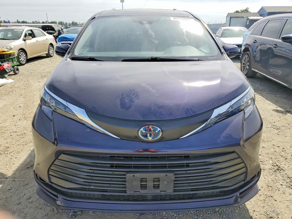 2024 Toyota Sienna le 8-passenger